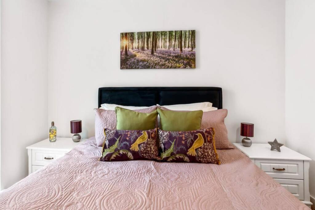 Stunning 2 Bed/2 Bath In Town Centre & Parking! Διαμέρισμα Μπράκνελ Εξωτερικό φωτογραφία