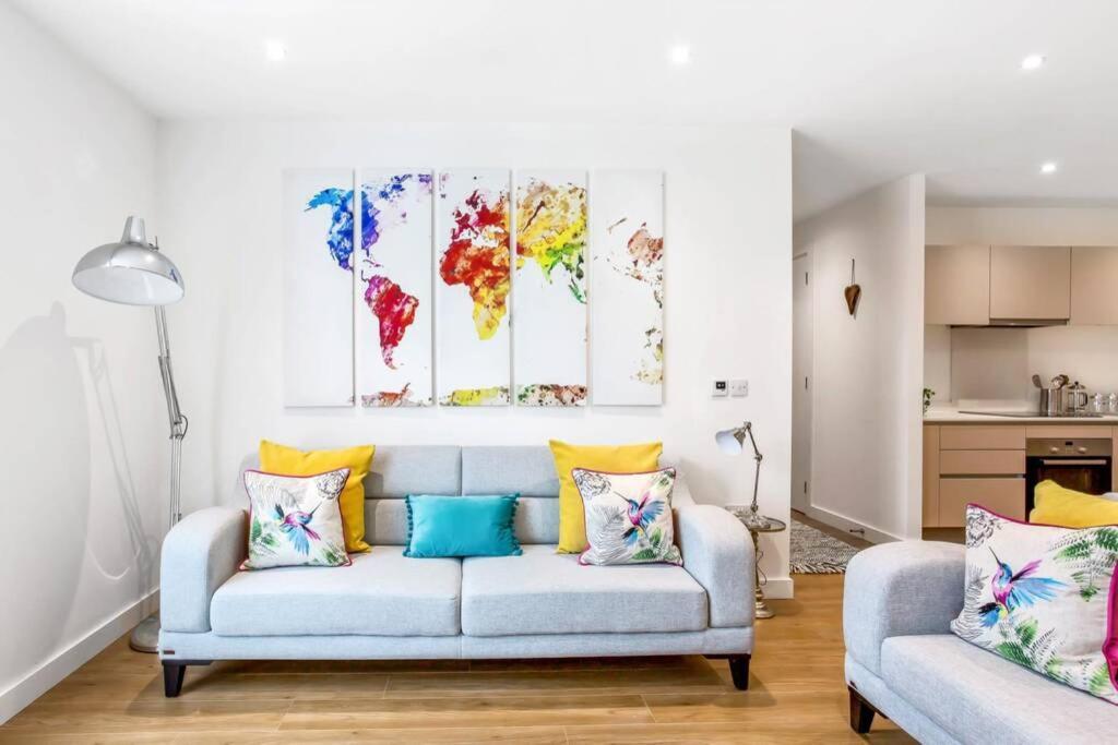 Stunning 2 Bed/2 Bath In Town Centre & Parking! Διαμέρισμα Μπράκνελ Εξωτερικό φωτογραφία